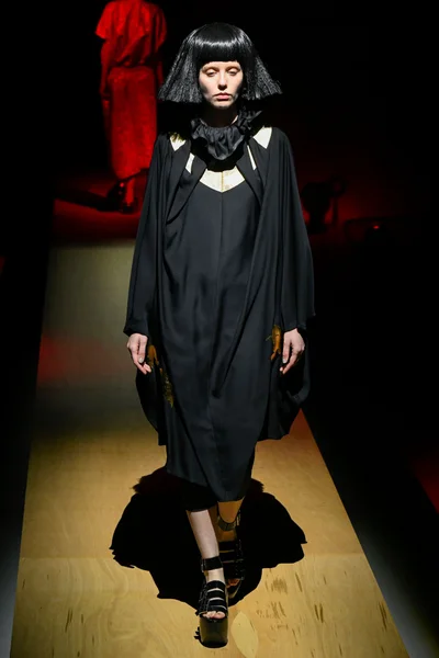 Look 32
